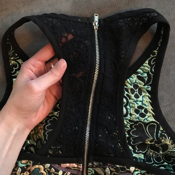 Unique Floral Outer Shell Top - Picture 4 of 7